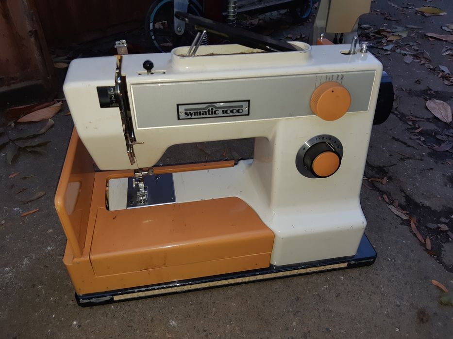 Mașini de cusut ,2 bucăți, modele vechii