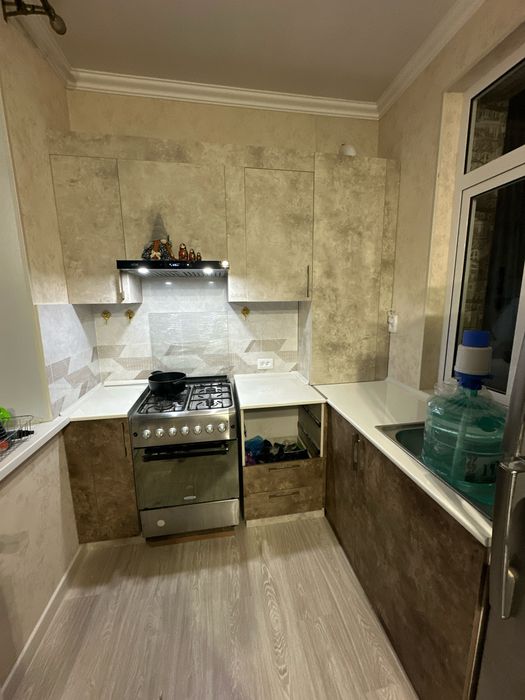 Продается квартира , гостинница сафир.