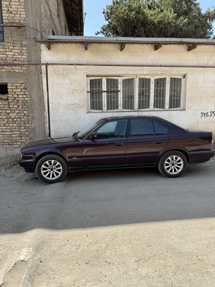 BMW e34 спортивный матор вишнёвый