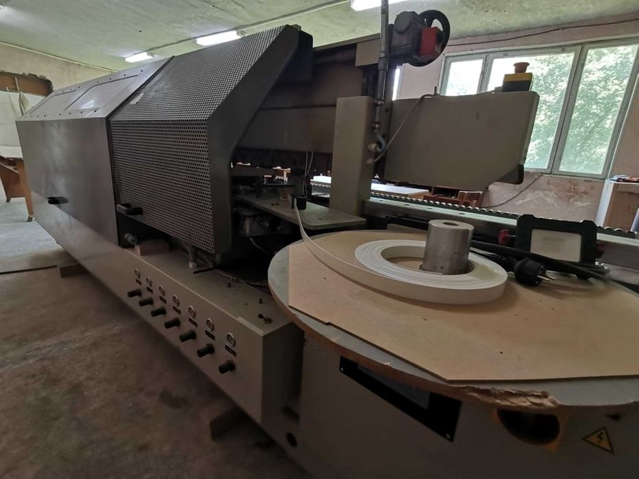 Продавам автоматична кантираща машина