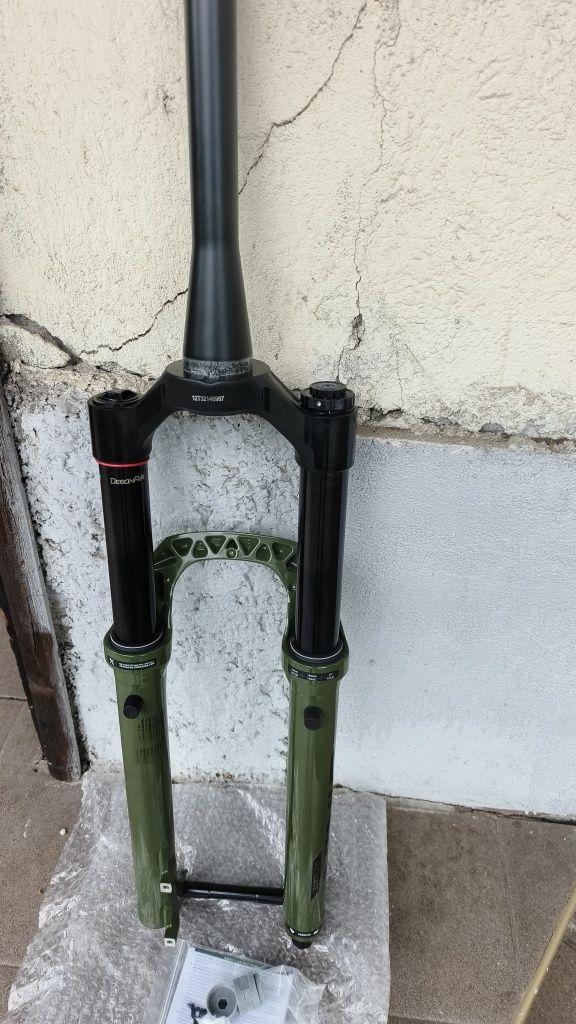 RockShox Lyrik Ultimate CHARGER 3 RC2 29" DEBONAIR 150MM 15х110 green