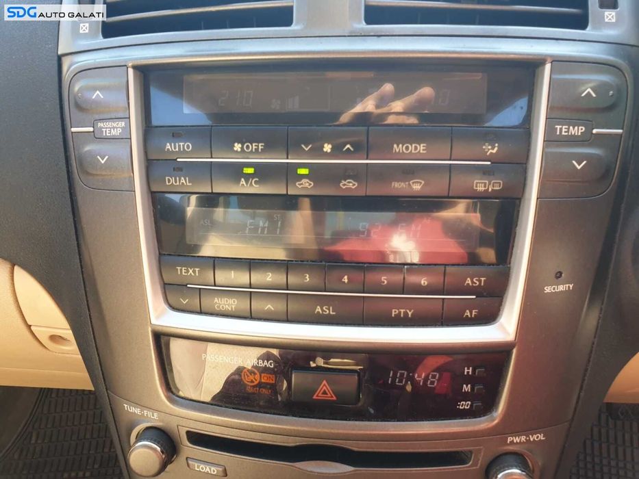 Climatronic Panou Buton Butoane Comanda AC Clima Climatronic si Comenzi Radio CD Player Buton Avarii Avarie Lexus XE20 IS IS220 2005 - 2013 [C0573]