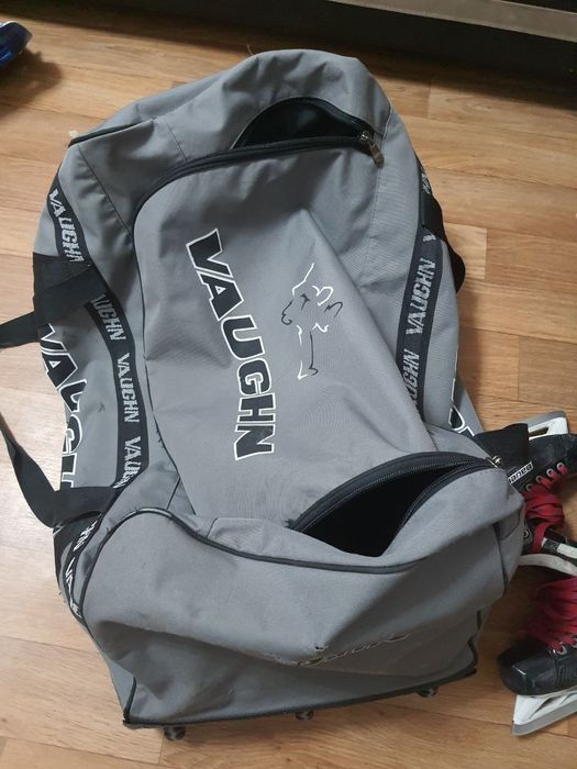 Продам хоккейный баул в хорошем состоянии (Вратарский)