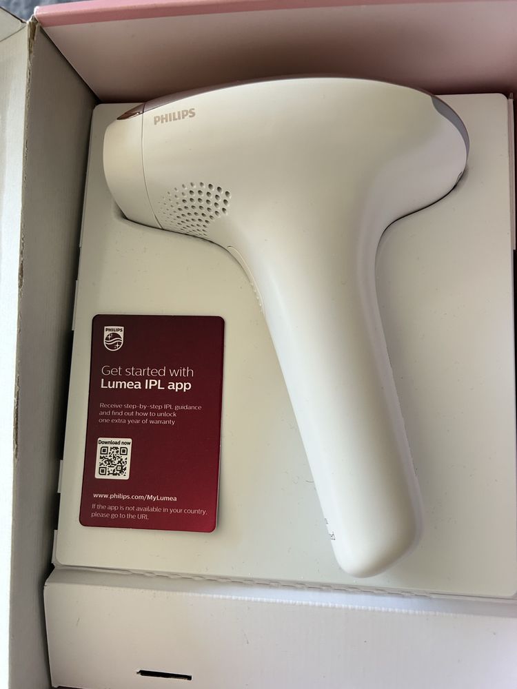 Фотоепилатор Philips Lumea Bri 921 + тример