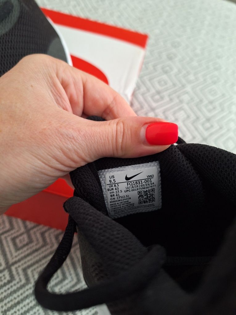 Чисто нови мъжки маратонки Nike