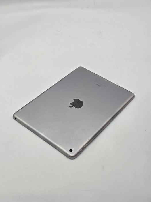 Apple iPad 5 (5th gen) 32GB, Wi-Fi , se vinde doar tableta