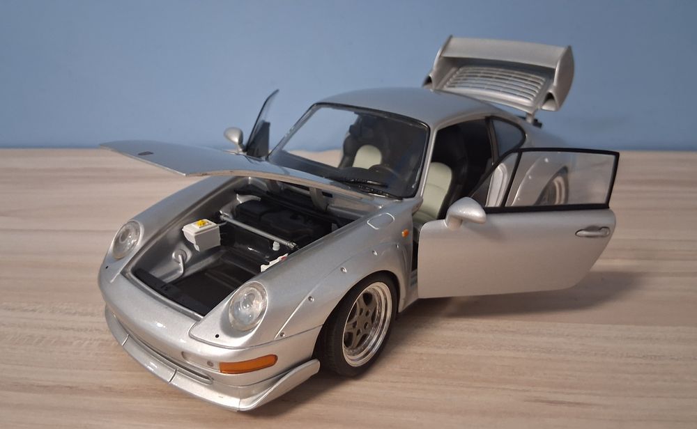 Porsche 911 GT 1:18 UT model