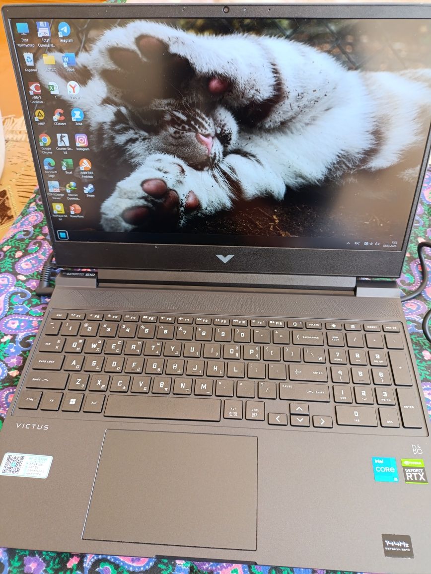 HP victus gaming 15 сотилади холати тинниг