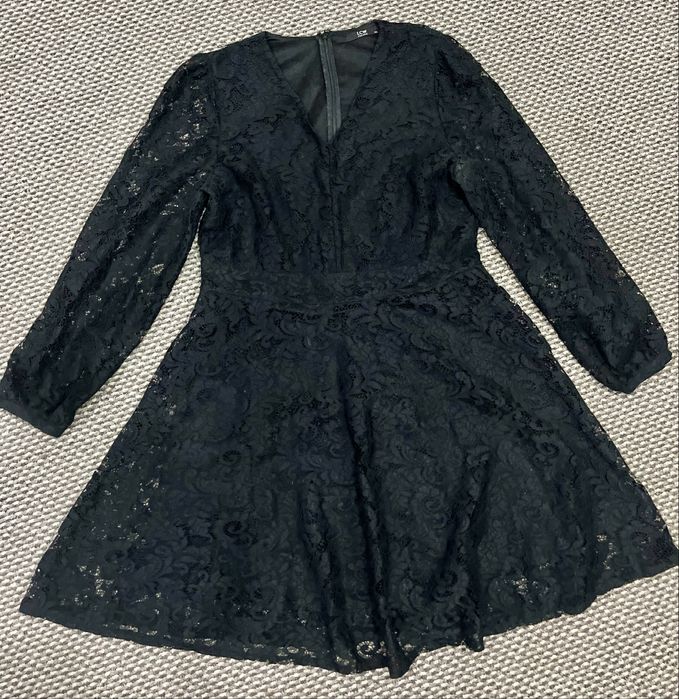 Нарядное платье из гипюра