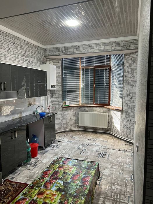 Srochna 1 xonali 5 etajli domni 5 etajidan naxtga uy sotiladi