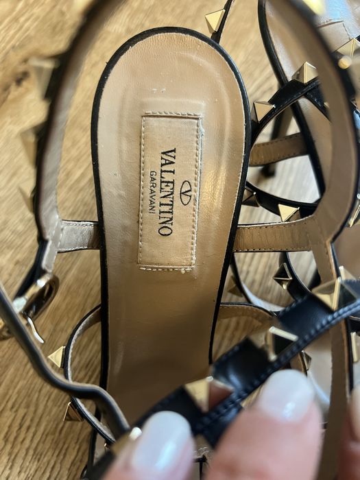 Sandale negre valentino marimea 38 stare foarte buna