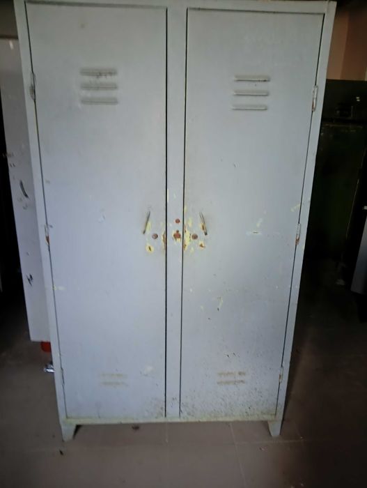 Двойни метални шкафове