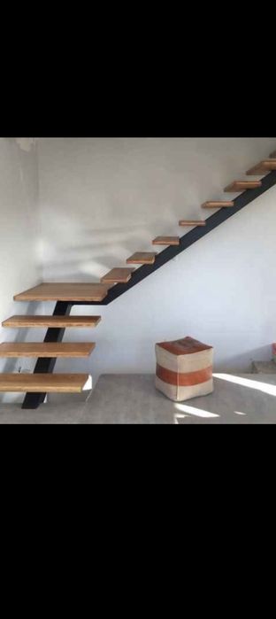 Scara interioara la comanda pe vang central