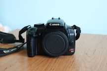Canon EOS 400 D + обектив EF-S 18-55 MM 3.5-5-6 II