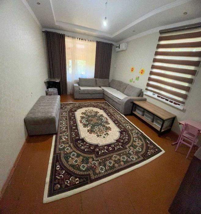 Продается срочно 2-комнатная квартира в районе Ойбек (метро рядом)