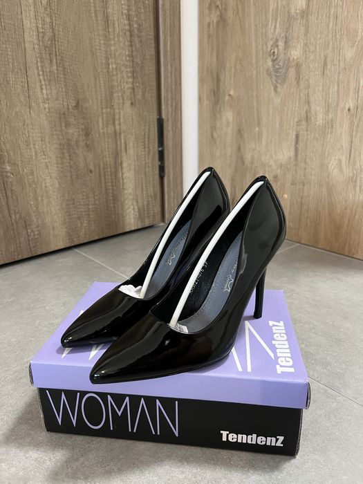 Черни лачени обувки на висок ток, размер 37