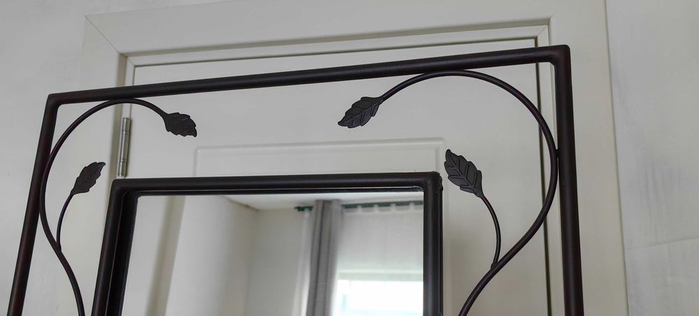 Огледало с рамка от ковано желязо