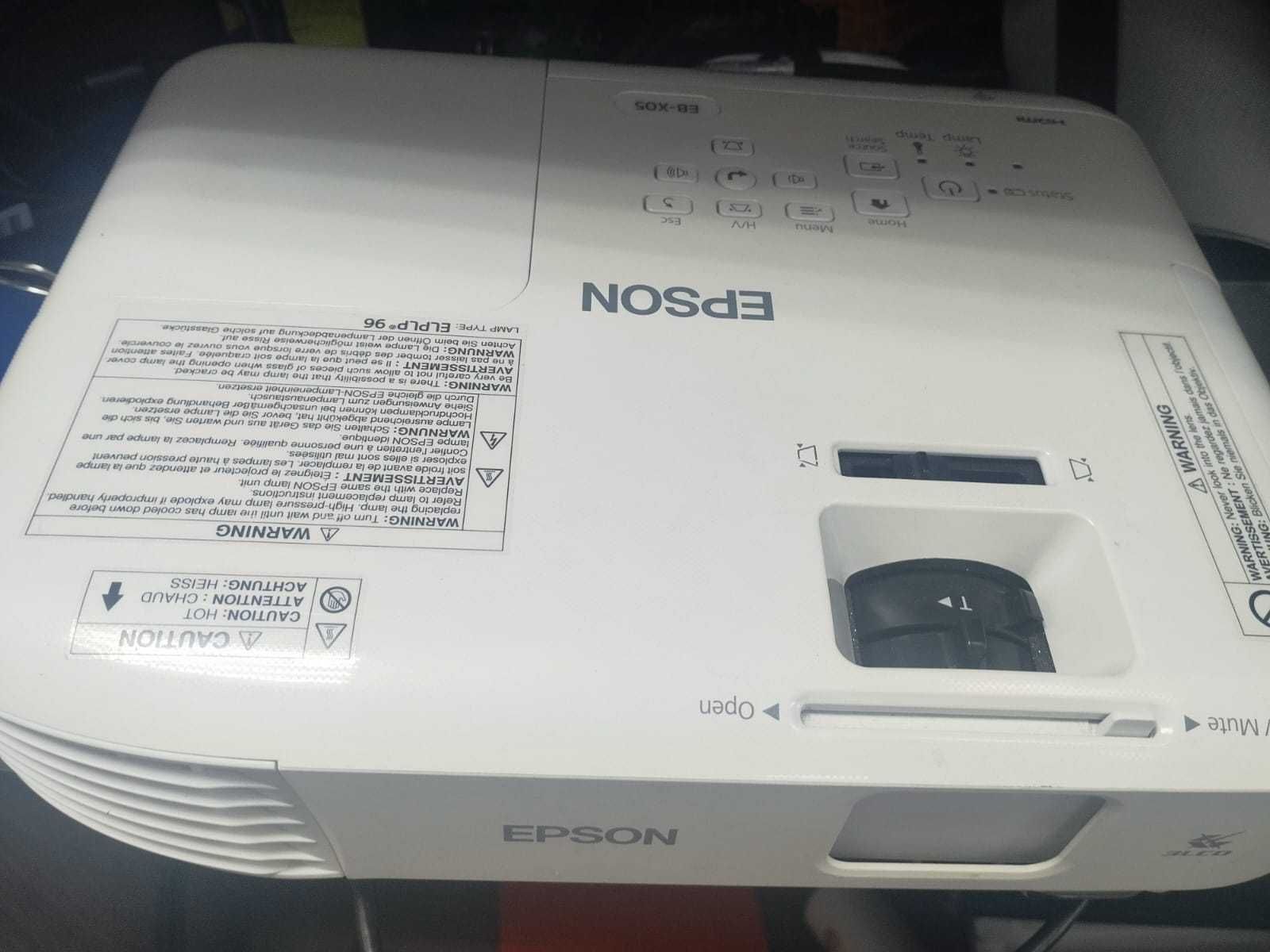 Проектор Epson EB X05 +  Экран на треноге
