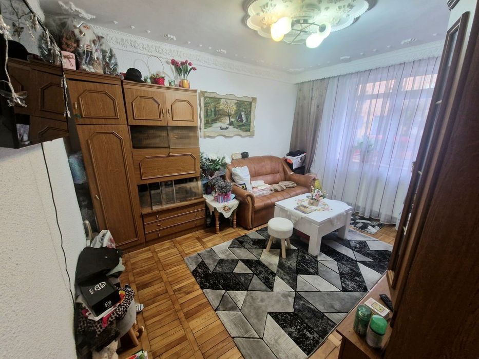 Ap. 3 camere- decomandat- parter+balcon și beci, Plevna