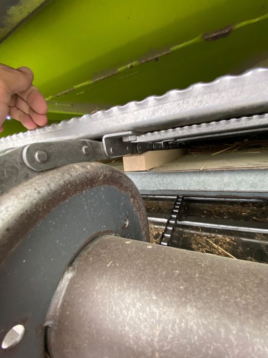 CLAAS Avero 240 – 2250 h lucru – Heder grâu + floare + rapiță