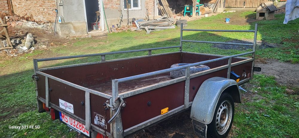 Remorcuță 750 kg dimensiuni 252x127cm
