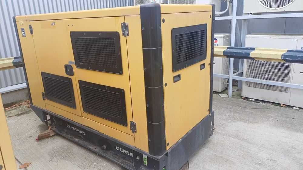 Generator de curent Caterpillar 88 kva - 70.4 kw - 200 ore functionare