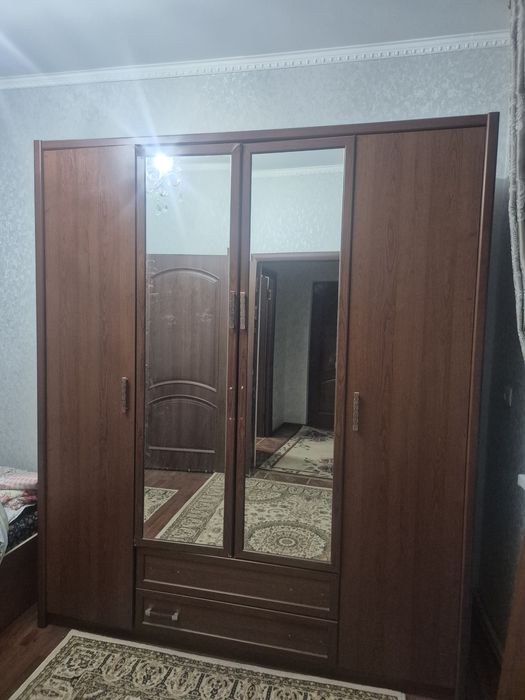 Продается шкаф коричневого цвета