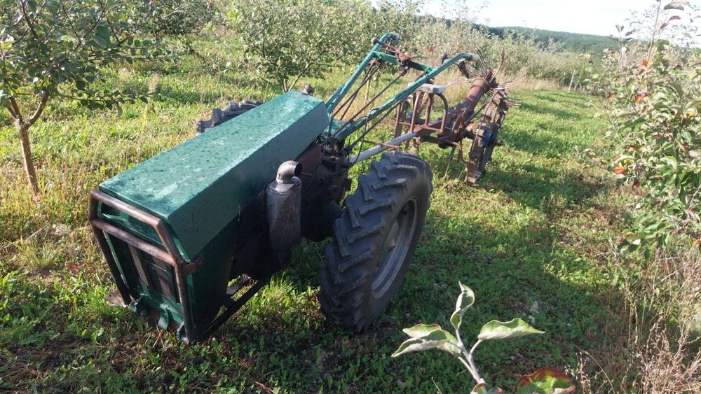 Tractor Holder e12