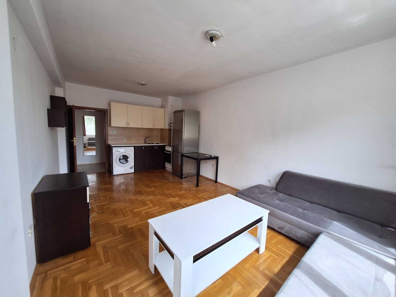 Дава се под наем Двустаен апартамент в София, Център - 75 кв.м за 510 € - Снимка #2