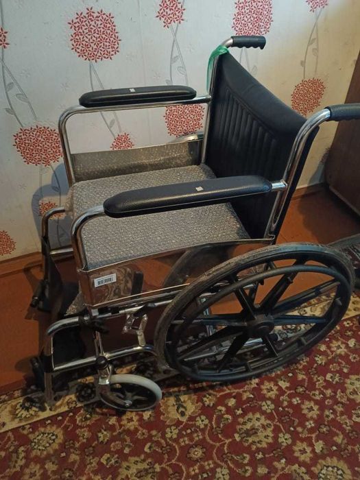 Продам инвалидную коляску