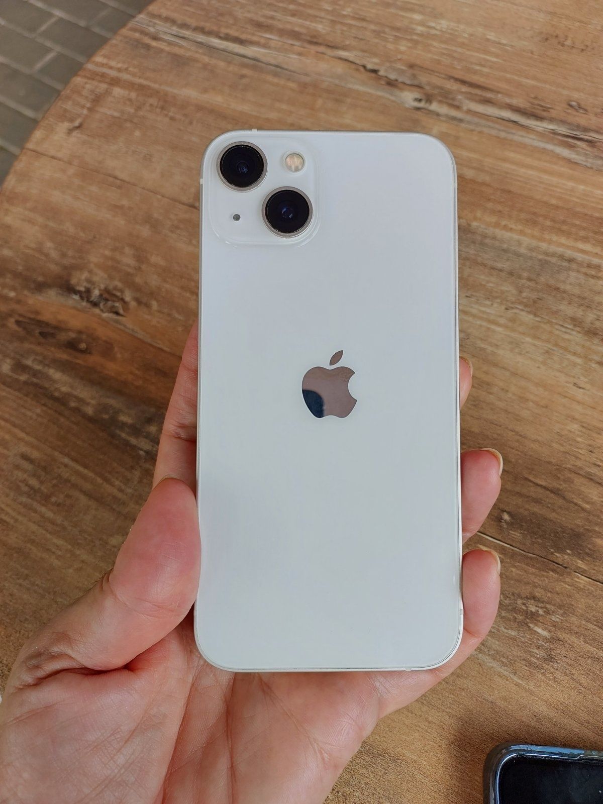 iPhone 13 с подарък 15 калъфки