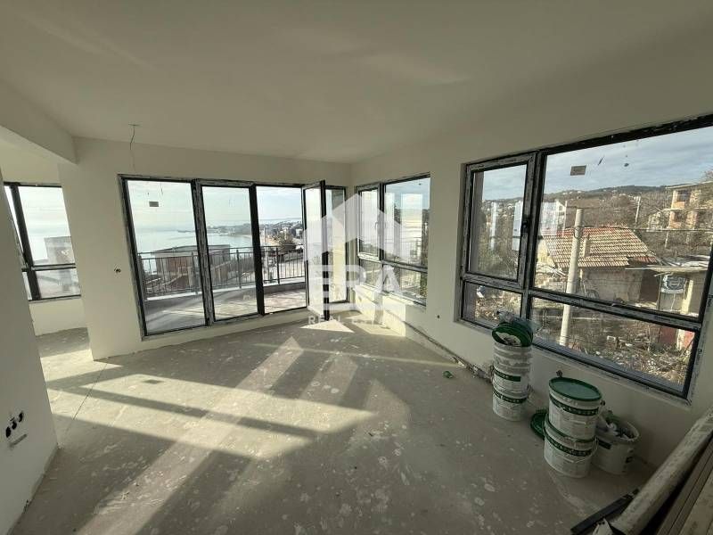 Тристаен, преустроен в двустаен апартамент за продажба, с нескриваема