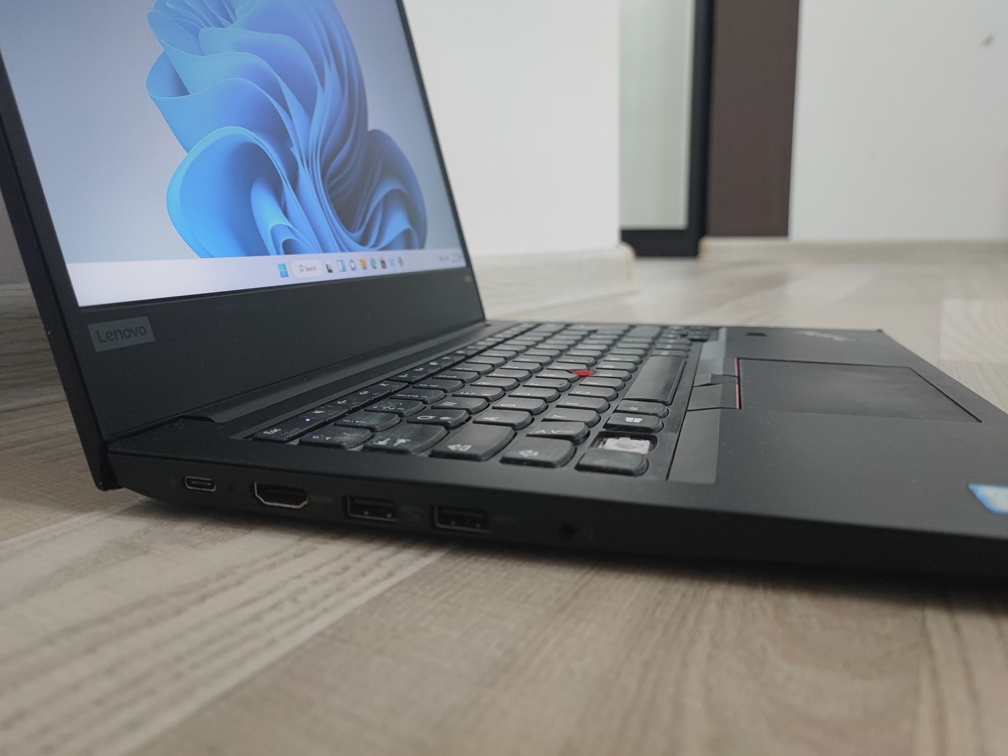 Laptop Lenovo i5 generatia 8 16GB RAM 1TB HDD windows 11 Pro mufa C