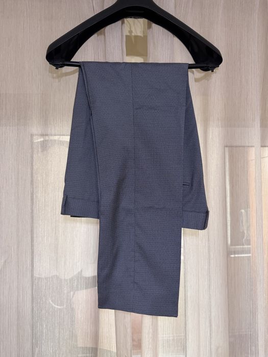 VÂND costum KulcsarConf culoare albastru!