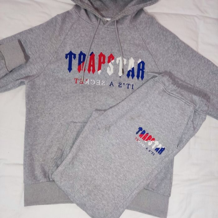 Продавам екип Trapstar