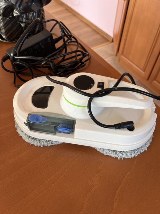 Робот за почистване на прозорци