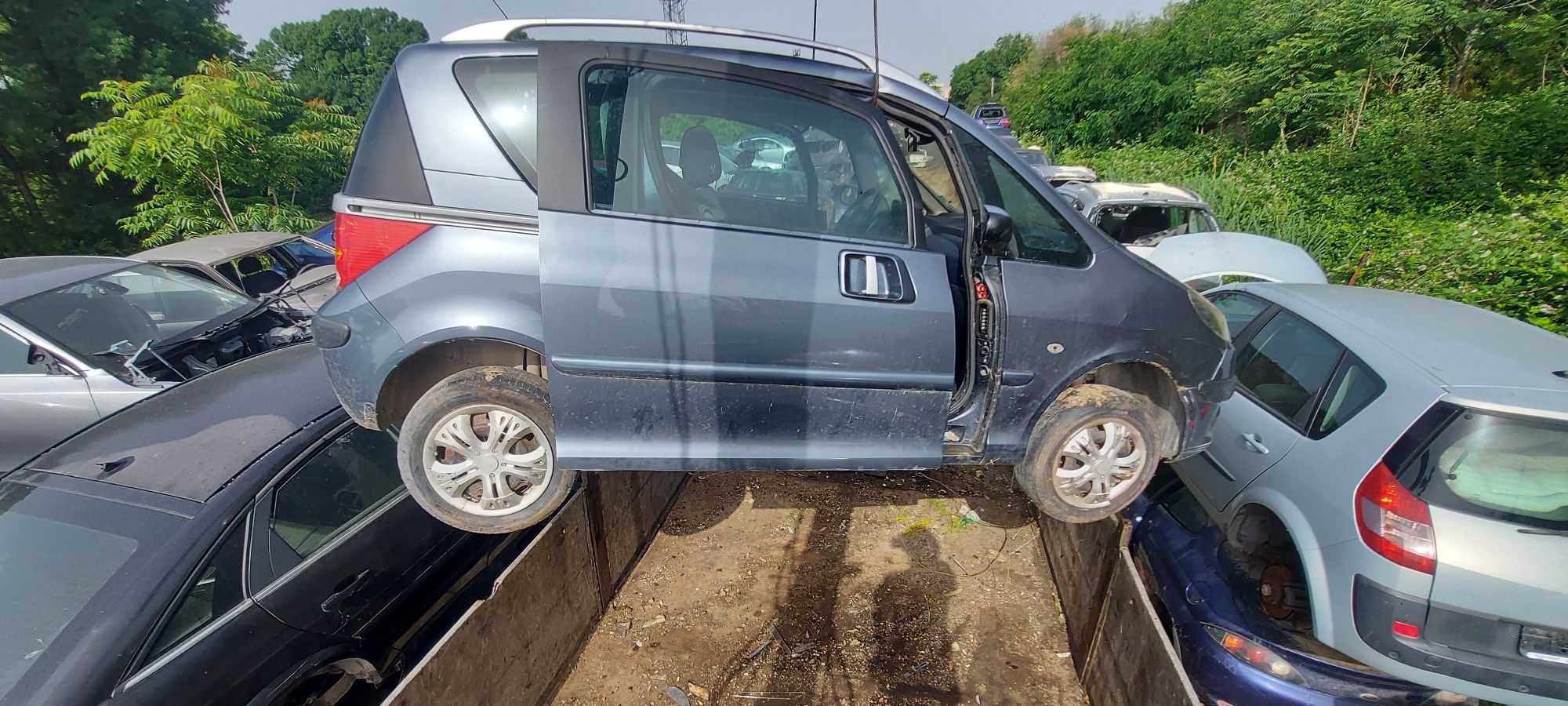 Peugeot 1007  2006г. 1.6i