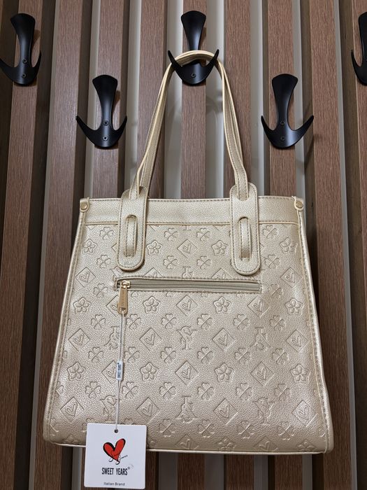 Чисто нова чанта, Sweet years