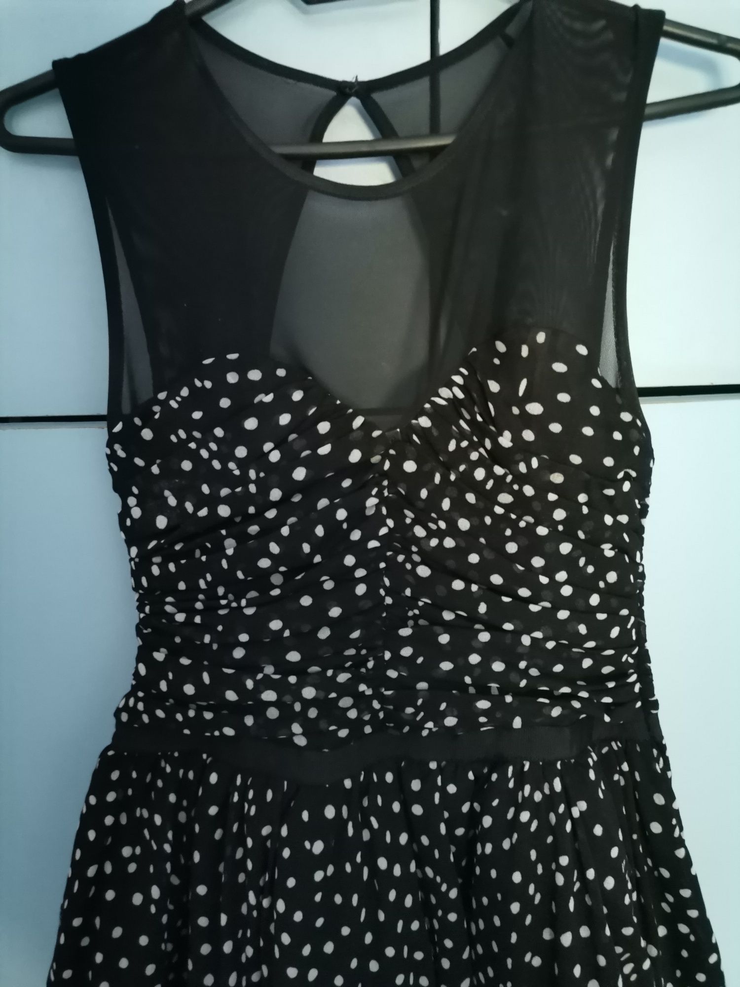 Елегантна рокля на Guess