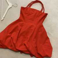 Червена рокля Pause