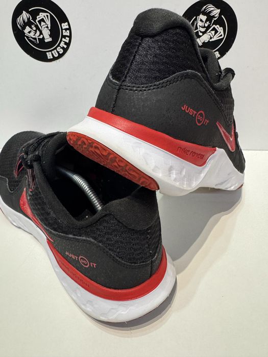Маратонки NIKE RENEW .Номер 45