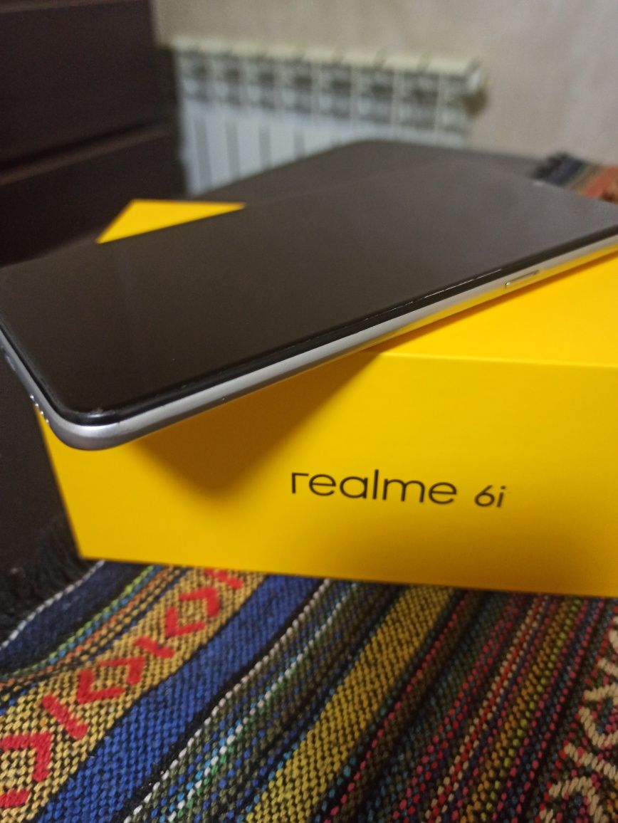 Телефон realme 6i