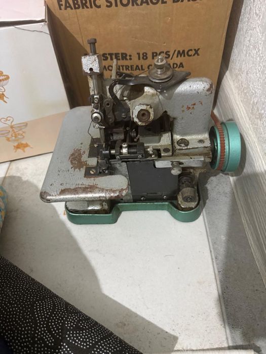 Швейная машинка - станок, оверлок