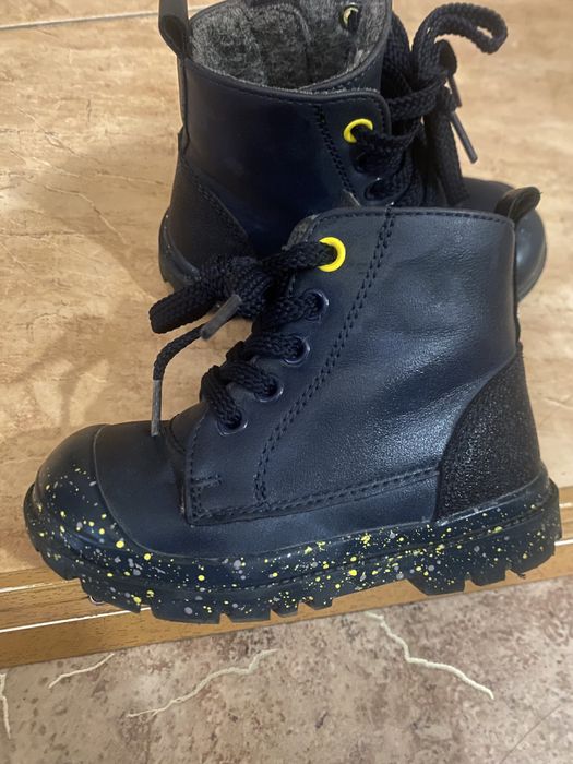 Продам детские демисезонные ботиночки