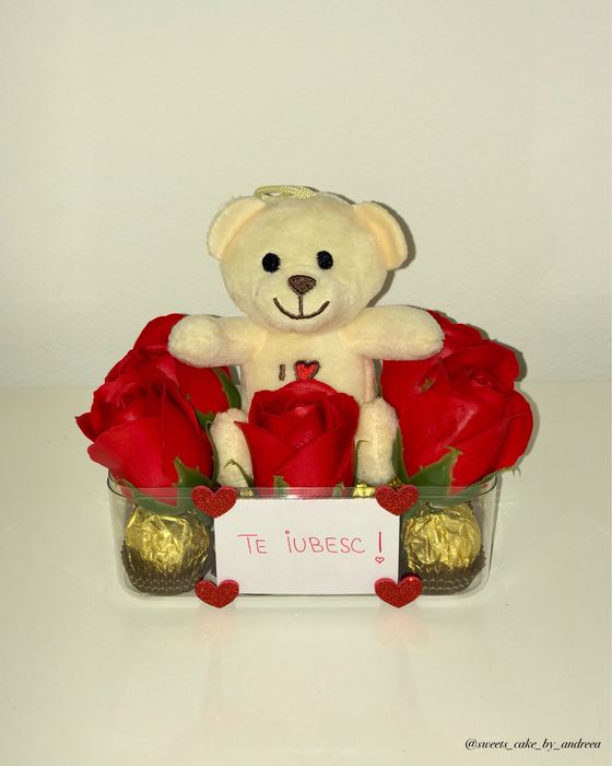 Aranjament dulciuri și trandafiri de săpun