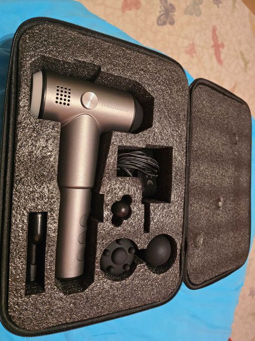 Продавам масажор: Medisana Gun Pro