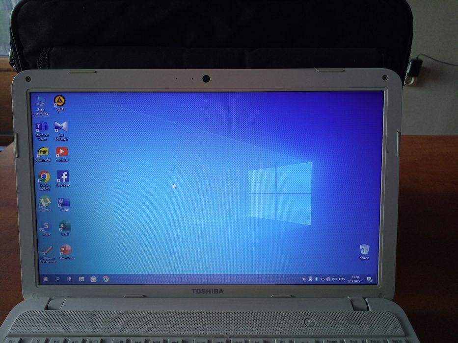 Лаптоп TOSHIBA плюс подарък чанта
