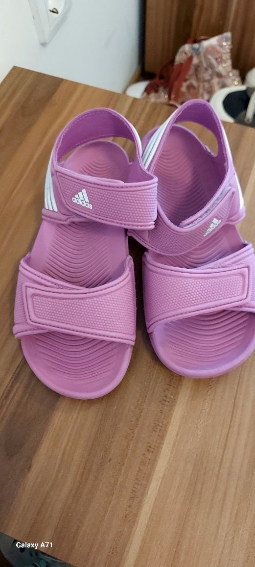 Детски сандали Adidas,без забележки.