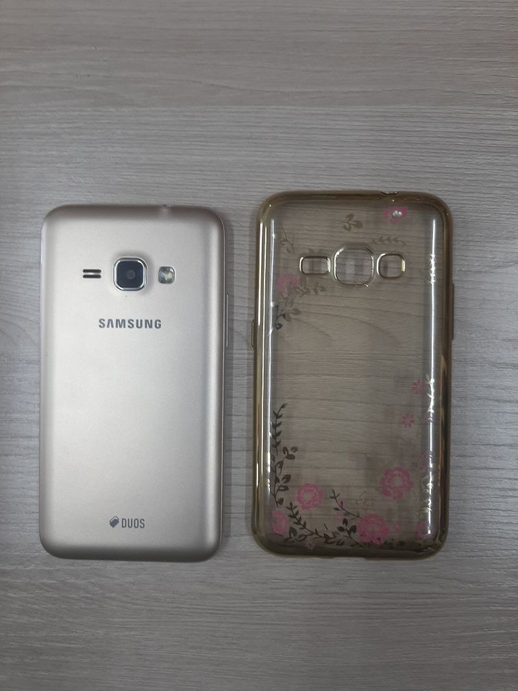 Продам сотовый телефон Samsung-j1.