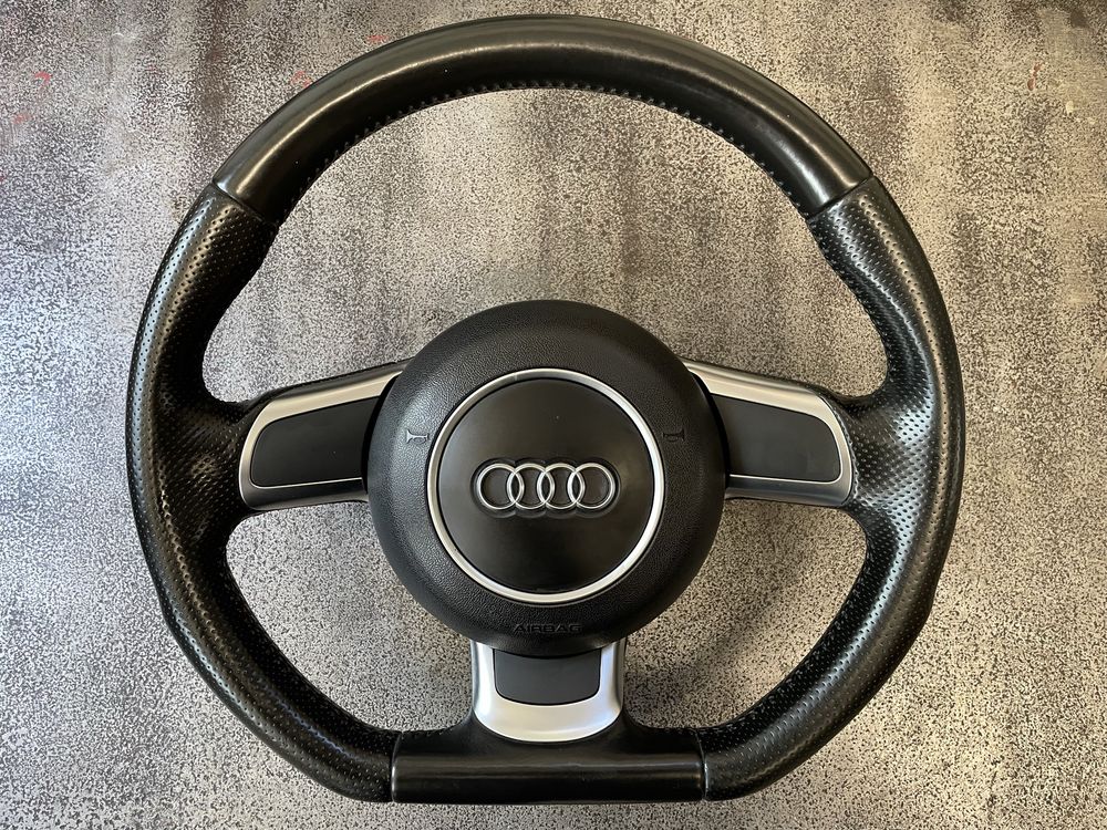 Волан R8 TT S3 перфорирана кожа
